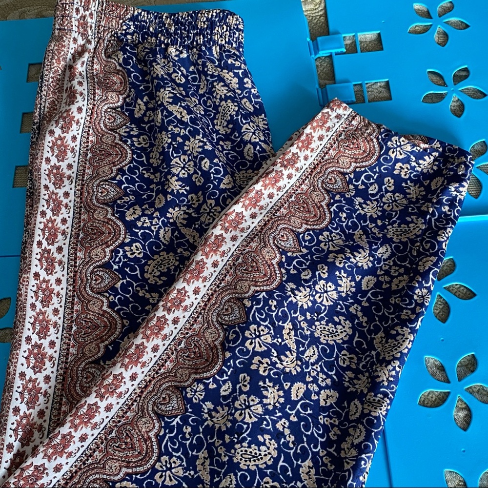 LUSH Pant paisley print high waisted elastic waistband size medium